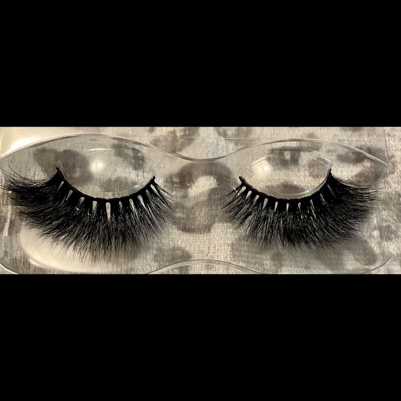 Handmade lashes - 18mm in length - full volume - Picture 2 of 2